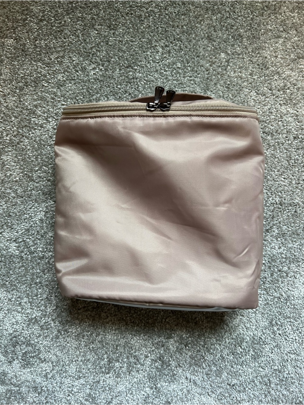 Lug Dolly sand taupe NWOT